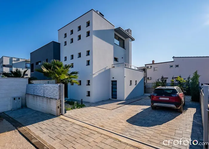 Tamaris- 10 Mins From Willa Zadar